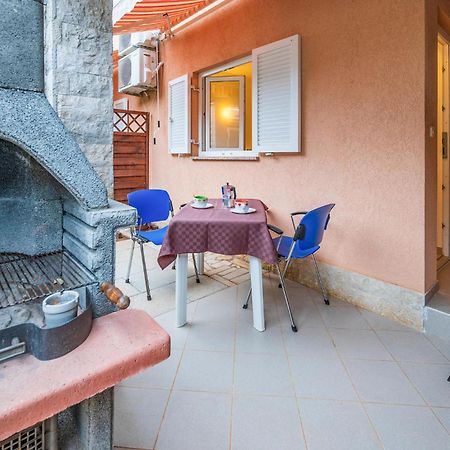1 Bedroom Gorgeous Apartment In Banjole Exterior photo