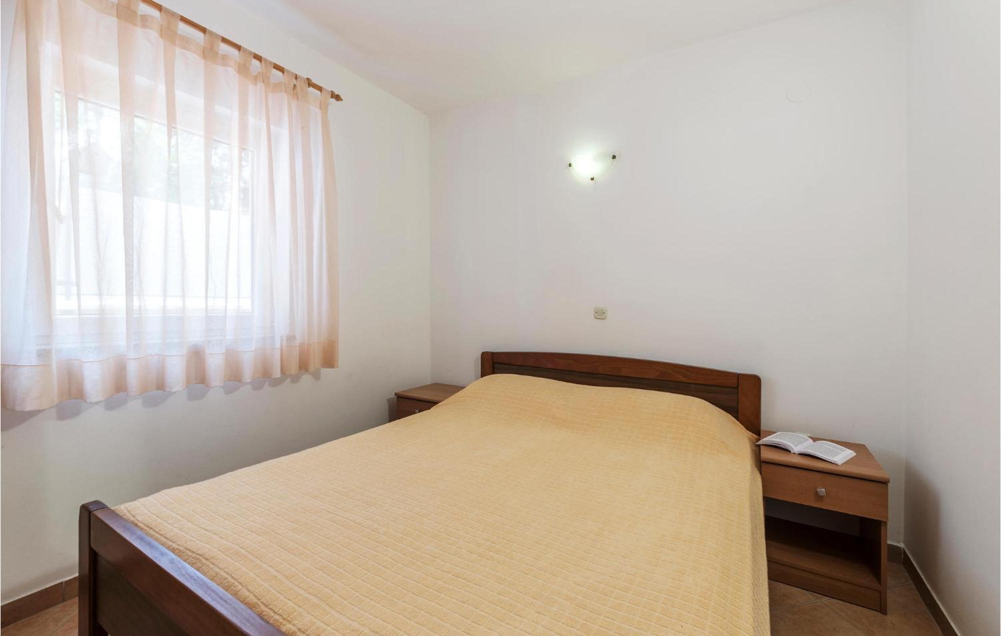 1 Bedroom Gorgeous Apartment In Banjole Exterior photo